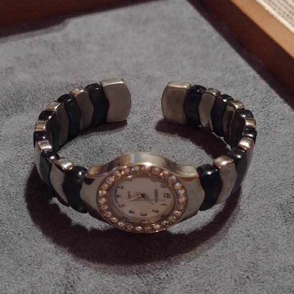 Geneva Elite Swarovski Crystal Ladies Watch - Picture 2 of 7